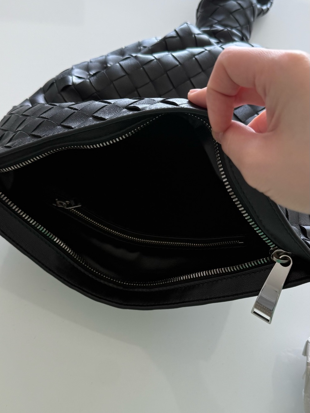 Bottega Veneta Black Intrecciato Knot Pouch bag_authentic - Picture 7 of 9